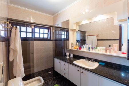 Casa para alugar com 500m², 4 quartos e 4 vagas Casa para alugar com 500m², 4 quartos e 4 vagasBanheiro da Suíte 1