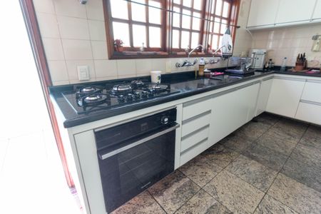 Casa para alugar com 500m², 4 quartos e 4 vagas Casa para alugar com 500m², 4 quartos e 4 vagasCozinha