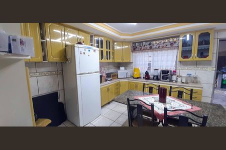 Casa à venda com 177m², 4 quartos e 2 vagas Casa à venda com 177m², 4 quartos e 2 vagasCozinha