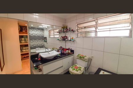 Casa à venda com 177m², 4 quartos e 2 vagas Casa à venda com 177m², 4 quartos e 2 vagasBanheiro da Suíte