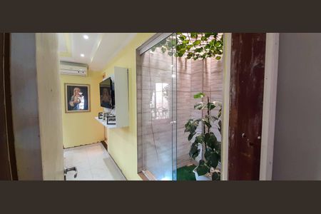 Casa à venda com 177m², 4 quartos e 2 vagas Casa à venda com 177m², 4 quartos e 2 vagasLavabo