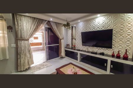 Casa à venda com 177m², 4 quartos e 2 vagas Casa à venda com 177m², 4 quartos e 2 vagasSala