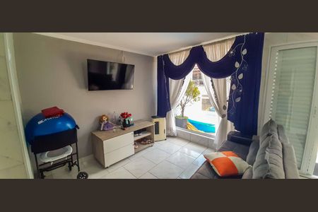 Casa à venda com 177m², 4 quartos e 2 vagas Casa à venda com 177m², 4 quartos e 2 vagasSala de TV