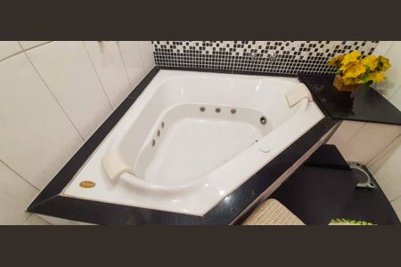 Casa à venda com 177m², 4 quartos e 2 vagas Casa à venda com 177m², 4 quartos e 2 vagasBanheiro da Suíte