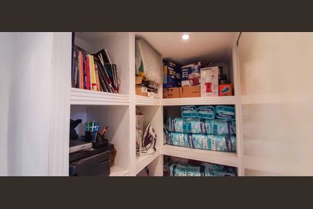 Casa à venda com 177m², 4 quartos e 2 vagas Casa à venda com 177m², 4 quartos e 2 vagasClosed da Suíte