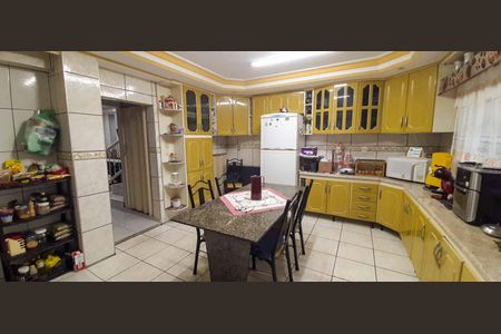 Casa à venda com 177m², 4 quartos e 2 vagas Casa à venda com 177m², 4 quartos e 2 vagasCozinha