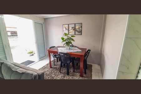Casa à venda com 177m², 4 quartos e 2 vagas Casa à venda com 177m², 4 quartos e 2 vagasSala de Jantar