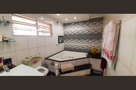 Casa à venda com 177m², 4 quartos e 2 vagas Casa à venda com 177m², 4 quartos e 2 vagasBanheiro da Suíte