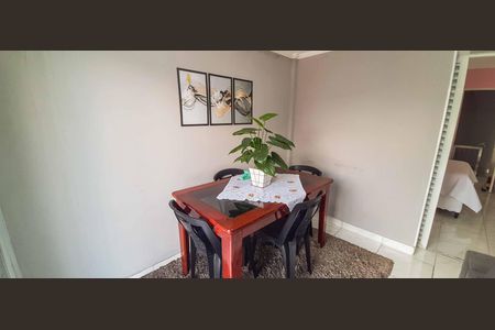 Casa à venda com 177m², 4 quartos e 2 vagas Casa à venda com 177m², 4 quartos e 2 vagasSala de Jantar