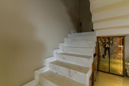 Apartamento à venda com 420m², 4 quartos e 5 vagasEscada