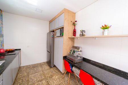 Casa à venda com 155m², 3 quartos e 2 vagas Casa à venda com 155m², 3 quartos e 2 vagasCozinha