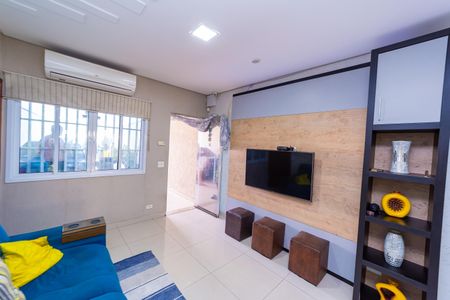 Casa à venda com 155m², 3 quartos e 2 vagas Casa à venda com 155m², 3 quartos e 2 vagasSala