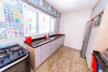 Casa à venda com 155m², 3 quartos e 2 vagas Casa à venda com 155m², 3 quartos e 2 vagasCozinha
