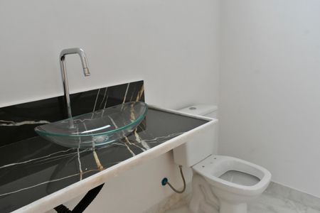 Casa à venda com 160m², 3 quartos e 2 vagas Casa à venda com 160m², 3 quartos e 2 vagasBanheiro da Suíte 2