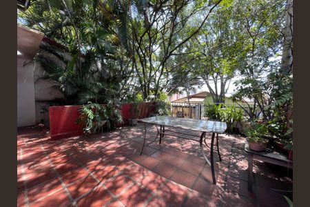 Casa à venda com 140m², 3 quartos e 2 vagas Casa à venda com 140m², 3 quartos e 2 vagasVaranda
