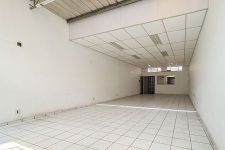 Casa à venda com 230m², 4 quartos e 2 vagas Casa à venda com 230m², 4 quartos e 2 vagasÁrea externa