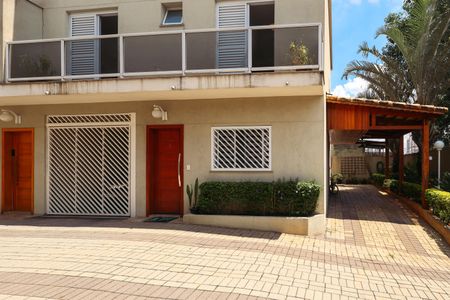 Casa de condomínio à venda com 181m², 3 quartos e 2 vagasFachada