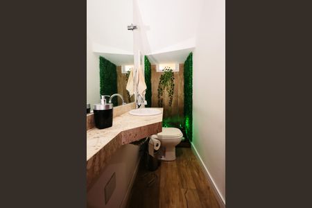 Casa de condomínio à venda com 181m², 3 quartos e 2 vagasLavabo