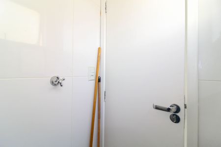 Apartamento à venda com 86m², 2 quartos e 1 vaga Apartamento à venda com 86m², 2 quartos e 1 vagaBanheiro de serviço