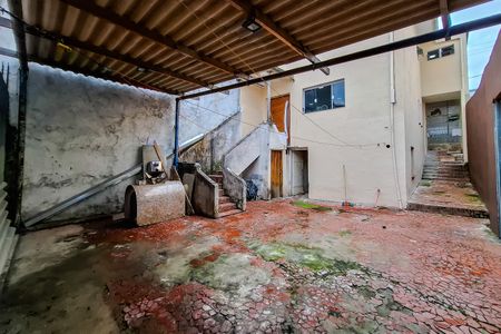 Casa à venda com 120m², 2 quartos e 5 vagas Casa à venda com 120m², 2 quartos e 5 vagasGaragem