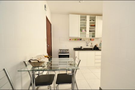 Apartamento à venda com 90m², 3 quartos e 2 vagasCozinha