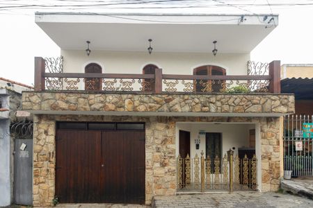 Casa à venda com 287m², 3 quartos e 2 vagasFachada