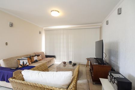 Casa à venda com 287m², 3 quartos e 2 vagasSala de TV