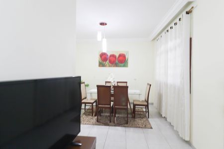 Casa à venda com 179m², 3 quartos e 3 vagasSala