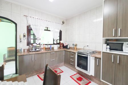 Casa à venda com 179m², 3 quartos e 3 vagasCozinha e Área de Serviço