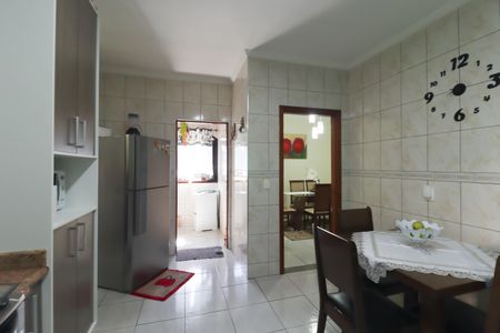 Casa à venda com 179m², 3 quartos e 3 vagasCozinha e Área de Serviço