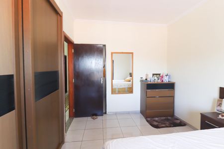 Casa à venda com 179m², 3 quartos e 3 vagasSuíte