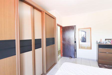 Casa à venda com 179m², 3 quartos e 3 vagasSuíte