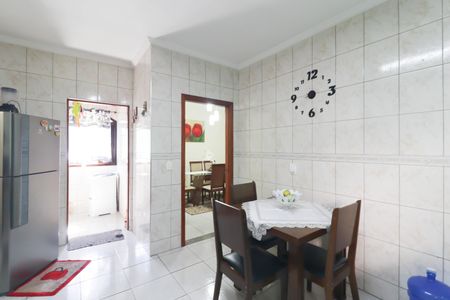 Casa à venda com 179m², 3 quartos e 3 vagasCozinha e Área de Serviço