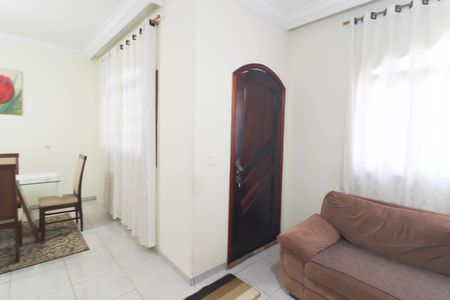 Casa à venda com 179m², 3 quartos e 3 vagasSala