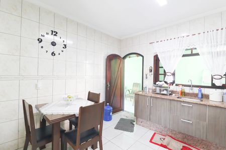 Casa à venda com 179m², 3 quartos e 3 vagasCozinha e Área de Serviço