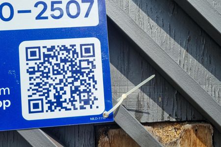 Casa à venda com 195m², 3 quartos e 2 vagas Casa à venda com 195m², 3 quartos e 2 vagasPlaquinha