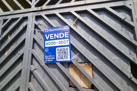 Casa à venda com 195m², 3 quartos e 2 vagas Casa à venda com 195m², 3 quartos e 2 vagasPlaquinha