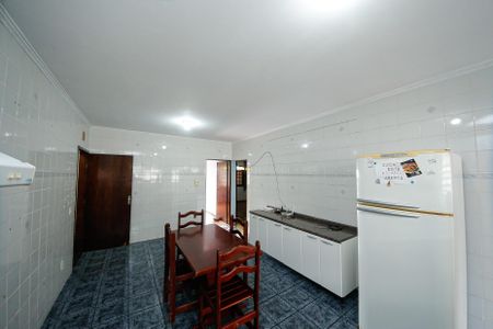 Casa à venda com 195m², 3 quartos e 2 vagas Casa à venda com 195m², 3 quartos e 2 vagasCozinha
