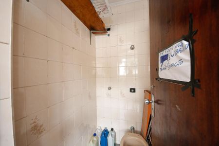 Casa à venda com 195m², 3 quartos e 2 vagas Casa à venda com 195m², 3 quartos e 2 vagasBanheiro 2