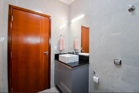 Casa à venda com 160m², 2 quartos e 6 vagasBanheiro Social