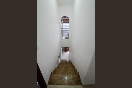 Casa à venda com 160m², 2 quartos e 6 vagasEscada