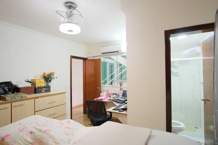 Casa à venda com 256m², 3 quartos e 4 vagasSuíte 2