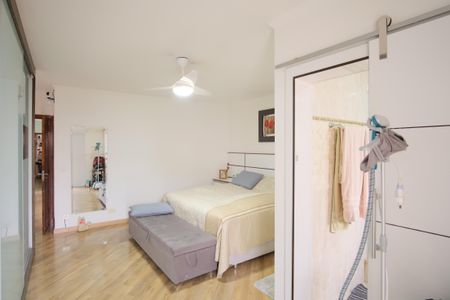 Casa à venda com 256m², 3 quartos e 4 vagasSuíte 3