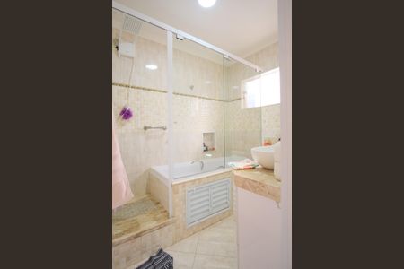 Casa à venda com 256m², 3 quartos e 4 vagasBanheiro da Suíte 3