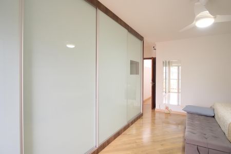 Casa à venda com 256m², 3 quartos e 4 vagasSuíte 3