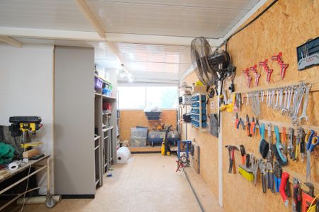 Casa à venda com 256m², 3 quartos e 4 vagasOficina