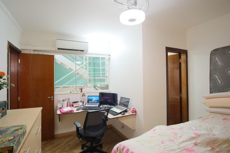 Casa à venda com 256m², 3 quartos e 4 vagasSuíte 2