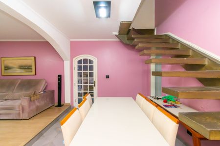 Casa à venda com 220m², 4 quartos e 4 vagas Casa à venda com 220m², 4 quartos e 4 vagasSala de Jantar
