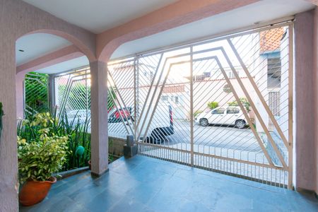 Casa à venda com 220m², 4 quartos e 4 vagas Casa à venda com 220m², 4 quartos e 4 vagasGaragem
