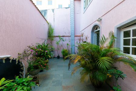 Casa à venda com 220m², 4 quartos e 4 vagas Casa à venda com 220m², 4 quartos e 4 vagasQuintal